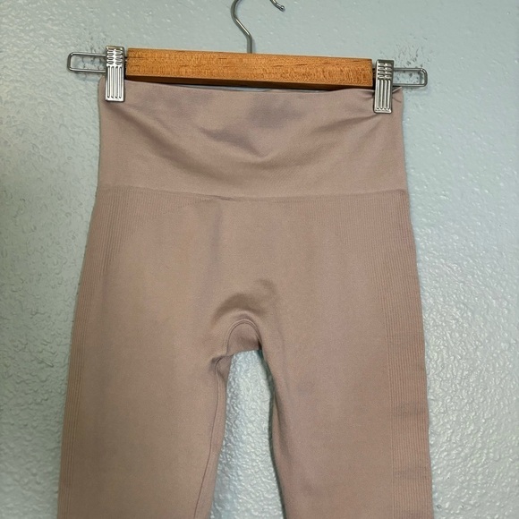 Set‎ Active Women's Lavender Ribbed Cropped Workout Leggings Size XS/Small - Picture 7 of 9